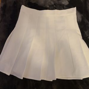 white pleated skirt, size small